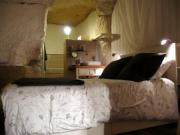 Location de particuliers � particuliers LES TROGLOS DE BEAULIEU - LA CHAMBRE DU PRESSOIR Chambres d'hotes Indre et Loire photo 2