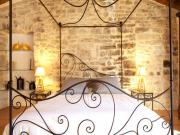 Location de particuliers � particuliers Le Pavilon Math�o, Son jacuzzi, jolie vue sur la tour et le parc du domaine G�te Gard photo 10