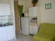 Location de particuliers � particuliers Appartement loggia ferm�e par baies coulissantes donnant sur piscine Location saisonni�re Aude photo 2