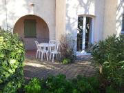 Location de particuliers � particuliers LOCATION 35 m2 � 20 kms de St Tropez,sur rez de jardin, mer,piscine   Location saisonni�re Var photo 12