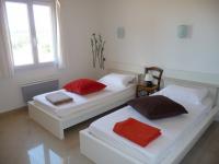 Location de particuliers � particuliers G�tes la cavette, sur notre domaine viticole G�te Gard photo 4