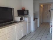 Location de particuliers � particuliers T.2 50 m�tres des plages climatis� avec garage Location saisonni�re Bouches du rh�ne photo 10