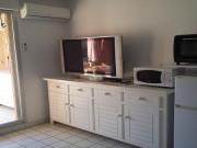 Location de particuliers � particuliers T.2 50 m�tres des plages climatis� avec garage Location saisonni�re Bouches du rh�ne photo 9