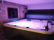 Location de particuliers � particuliers L'Escapade Amoureuse gite avec Jaccuzi et piscine chauff�e privatifs  G�te Ard�che photo 6