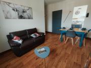 Location de particuliers � particuliers Gites 63 Le Pavin Puy-de-D�me, vue sur le Ch�teau. G�te Puy de D�me photo 10