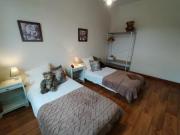 Location de particuliers � particuliers Gites 63 Le Pavin Puy-de-D�me, vue sur le Ch�teau. G�te Puy de D�me photo 2