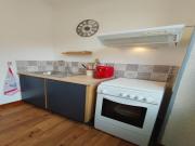 Location de particuliers � particuliers Gites 63 Le Pavin Puy-de-D�me, vue sur le Ch�teau. G�te Puy de D�me photo 6